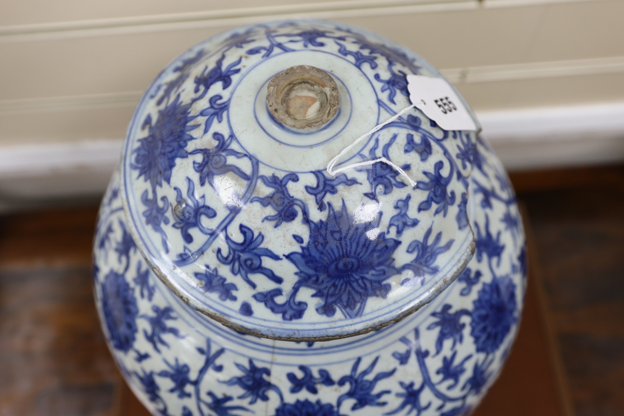 A large Chinese blue and white jar and cover, 43cm tall